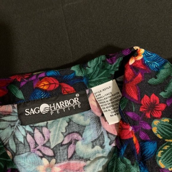 ❗️Colorful Floral Button Down Blouse - Picture 2 of 4